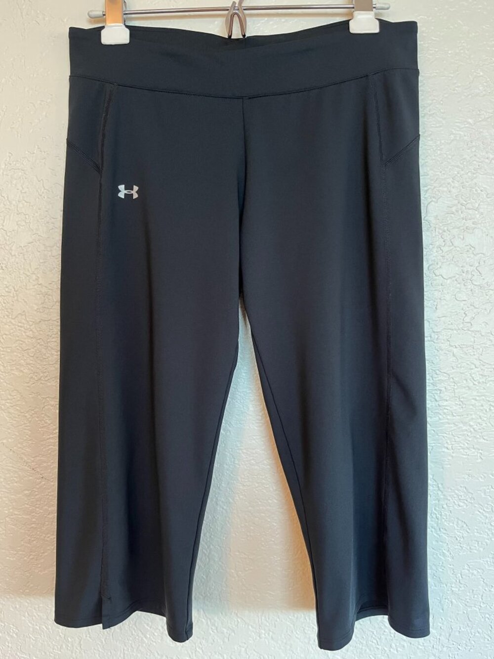 Under Armour All Season Gear Black Capri Leggings, Size M